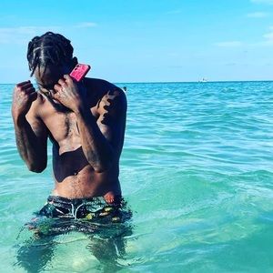 Meet your Posher, Bee